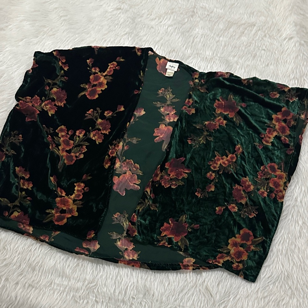 Daytrip Floral Velvet Vest - Green and Red
